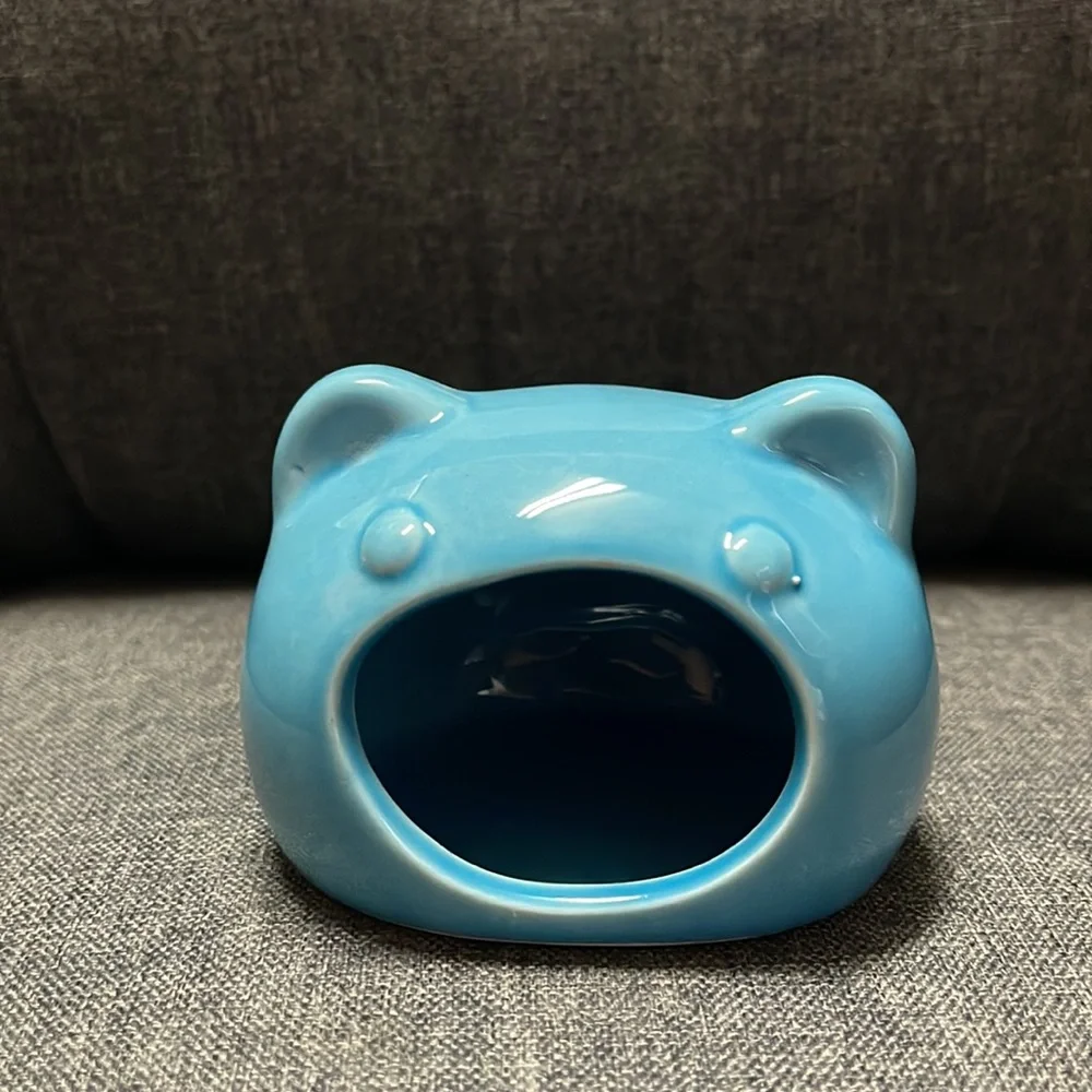 Cat Shaped Bedding House for Small Animals